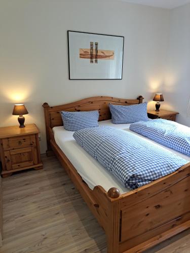 a bedroom with two beds with blue and white pillows at Appartementhaus am Fichtelberg in Kurort Oberwiesenthal