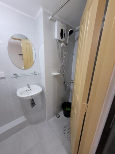 Bilik mandi di One Spatial-Iloilo Condo B2U2220