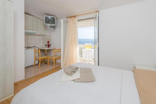 Ένα ή περισσότερα κρεβάτια σε δωμάτιο στο Villa Tomasovic with pool in Podstrana
