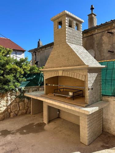 a brick pizza oven sitting on a bench at Apartments Cunski in Čunski