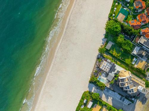 an aerial view of a beach and the ocean at Pousada dos Sonhos in Florianópolis