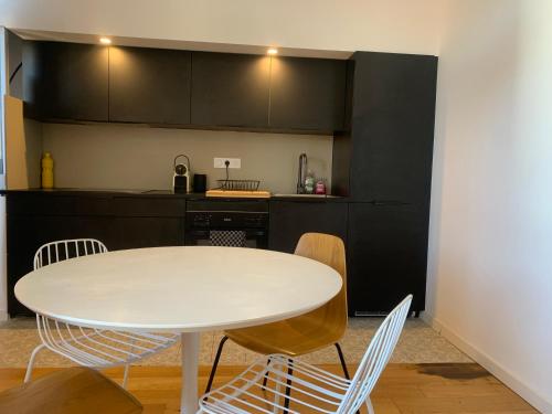 Photo de la galerie de l'établissement la grande bleue deux chambres vue Mer, à Sète