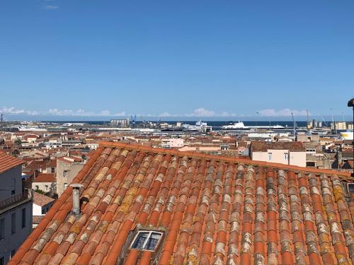 Photo de la galerie de l'établissement la grande bleue deux chambres vue Mer, à Sète