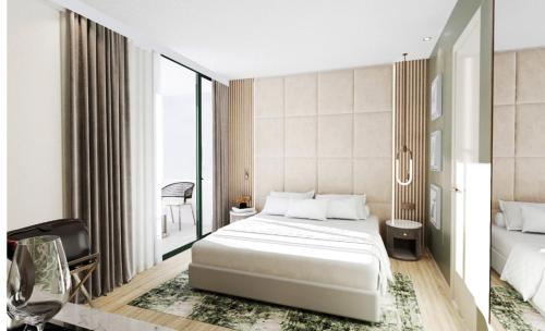 1 dormitorio con 1 cama blanca grande y balcón en Hotel Villa Royal, en Tivat