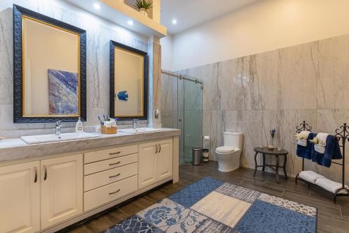 a bathroom with two sinks and a shower at Palacio Blanco Luxury Villa 3 in La Ventana