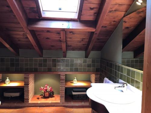 a bathroom with two sinks and a window at Casa El Puente, casa típica totalmente restaurada in Potes