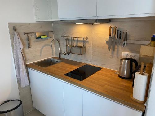 Kuchyň nebo kuchyňský kout v ubytování Sunny Apartments