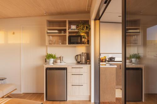 Dapur atau dapur kecil di Clifftop Cabins