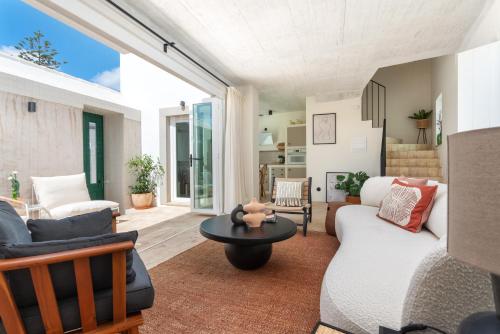 a living room with a couch and a table at Casas da Formosa - Casa das Olarias in Tavira