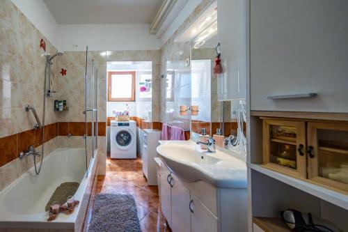 Gallery image of E-M Apartments with Private pool in Medulin
