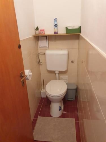 A bathroom at Simay Apartman
