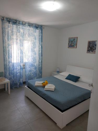 a bedroom with a bed with towels on it at Suite LA CONCHIGLIA località Caccia e Riserva in Santa Marinella