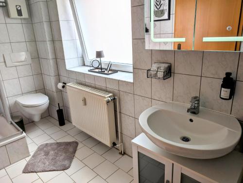 O baie la Flexibilität pur- perfektes Apartment für Familien und Geschäftsreisende 5 Schlafplätze, Amazon Prime & Parkplatz inklusive