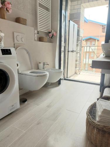a bathroom with a washing machine and a sink at Incantevole Appartamento Monolocale Alba 2 in Alba