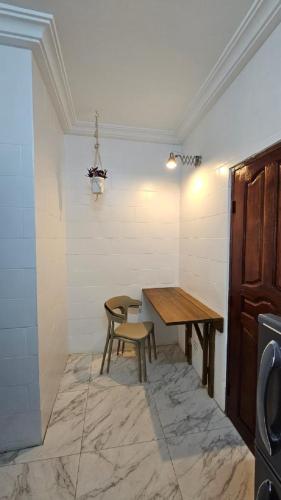 a dining room with a table and a chair at Résidences C-Irène Angré in Abidjan