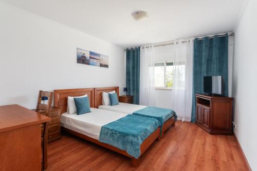 BnB Homes Large fully equipped Apartment with 2 bedrooms, swimming pool & patio