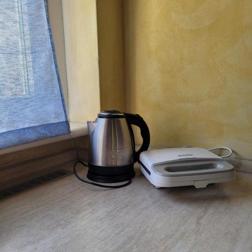 a coffee maker and a toaster on a window sill at La Casa di Angi in Onore