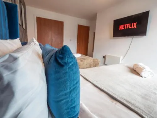 Central Birmingham Apartment with Balcony & Netflix photo 66