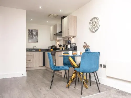 Central Birmingham Apartment with Balcony & Netflix photo 25