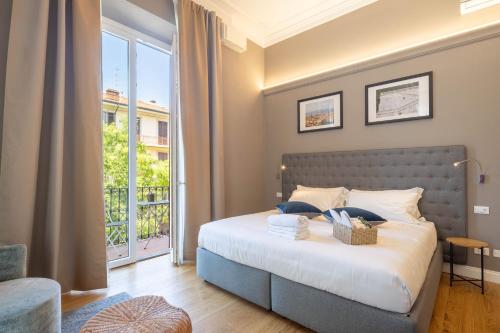 a bedroom with a bed and a balcony at N7 Rooms in Florence