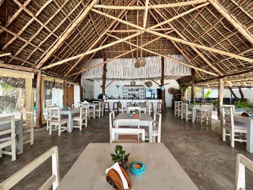En restaurang eller annat matställe på Bahari Beach Bungalows