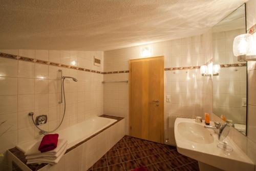 Koupelna v ubytování Appartementhaus Leitner