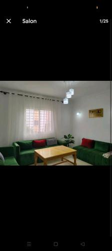 Khu vực ghế ngồi tại Appartement familial 5 min plage skhirat
