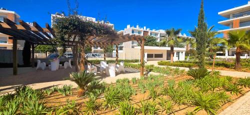 Marvell Design with heated pool&Playground