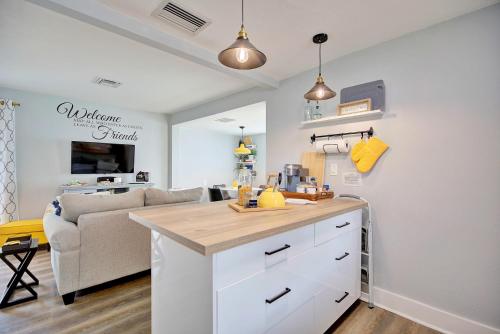 a kitchen and living room with a table and a couch at Chic Retreat in Sebring