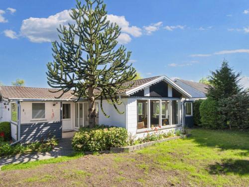 Κήπος έξω από το 4 star holiday home in Glesborg-By Traum