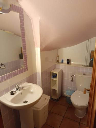 a bathroom with a sink and a toilet at Adosado mediterráneo in Orihuela Costa