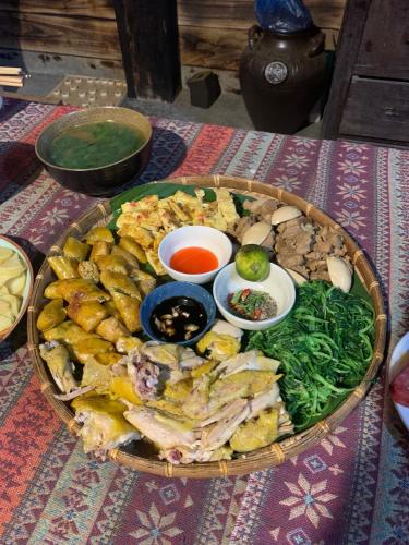 a table with a plate of food on a table at Du Gia View Homestay in Làng Cac