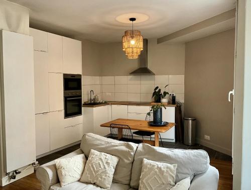Ett kök eller pentry på Vincennes Greater Paris JO 2024 Charming flat