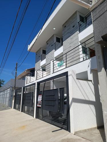 a building with a garage with its doors open at Residencial Mar Azul-suíte 12 in Pontal do Paraná