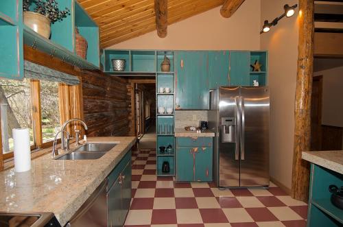 Aspen's Lodgeにあるキッチンまたは簡易キッチン