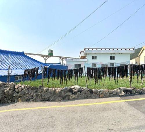 Bangunan di mana terletaknya rumah percutian