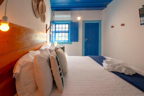 Cama o camas de una habitación en Casas do Pátio Pousada & Bar