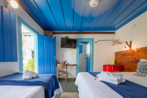 Cama o camas de una habitación en Casas do Pátio Pousada & Bar