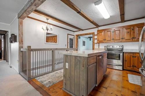 Η κουζίνα ή μικρή κουζίνα στο Cozy 3B2Ba Home with huge backyard and Gym