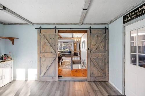 Η κουζίνα ή μικρή κουζίνα στο Cozy 3B2Ba Home with huge backyard and Gym