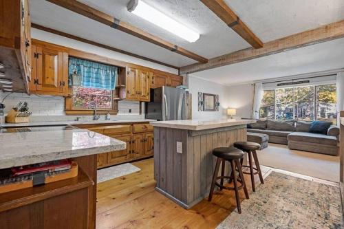 Η κουζίνα ή μικρή κουζίνα στο Cozy 3B2Ba Home with huge backyard and Gym
