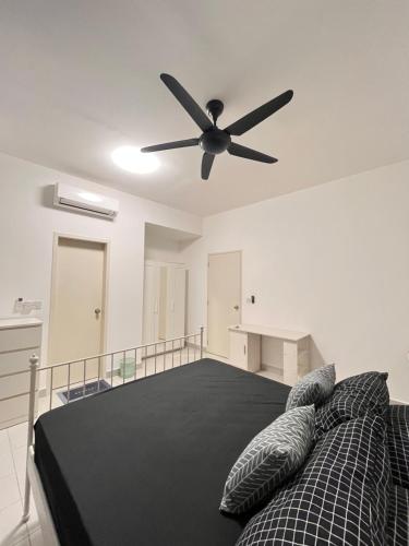 a bedroom with a ceiling fan and a bed at Homestay Bandar Mahkota Banting in Banting