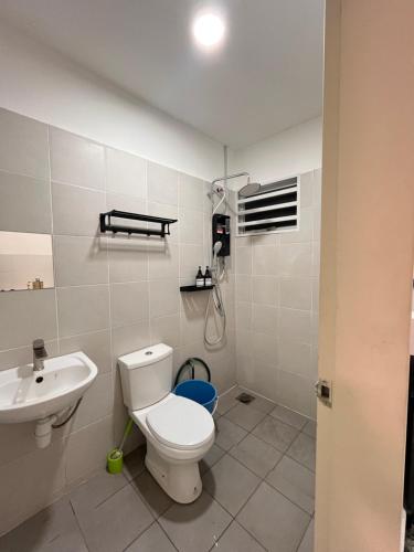 a bathroom with a toilet and a sink at Homestay Bandar Mahkota Banting in Banting
