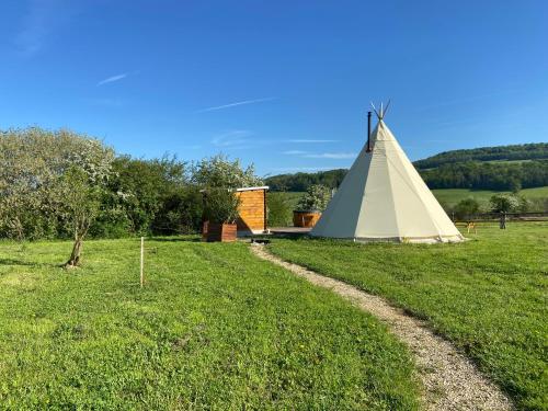 Nuit insolite en Tipi avec bain nordique privatif, petits déjeuners inclus