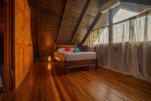 Katil atau katil-katil dalam bilik di The Toucan Nest - AC, Gated & Pool