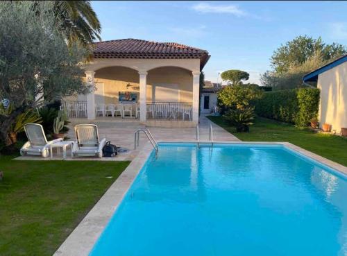 Grande maison luxe avec piscine