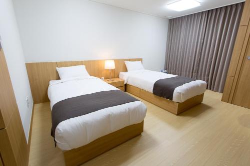 Postel nebo postele na pokoji v ubytování Hotel Logenir