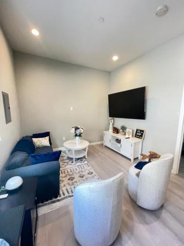 Van Nuys Luxury, near to Universal Studios, and Hollywood