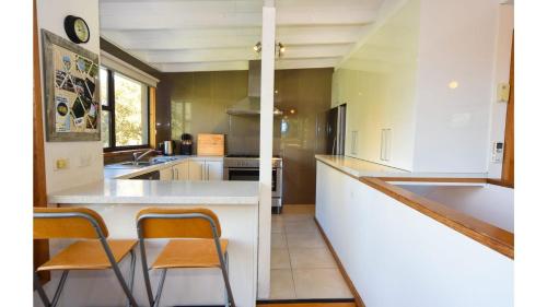 Kuchyň nebo kuchyňský kout v ubytování Olney House