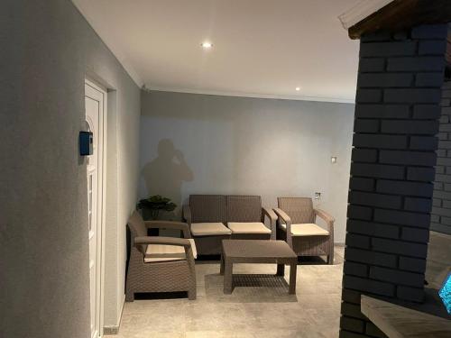 Coin salon dans l'établissement Backa idila